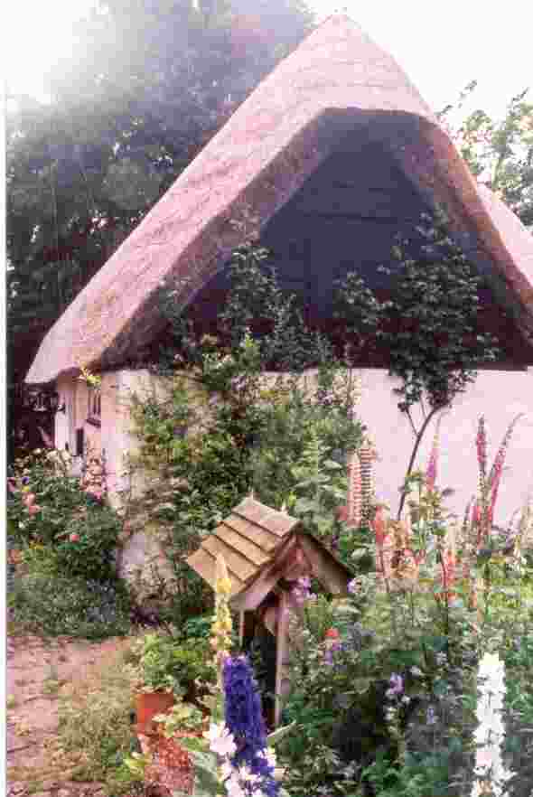 Side and front view of Stable Cottage self-catering accommodation